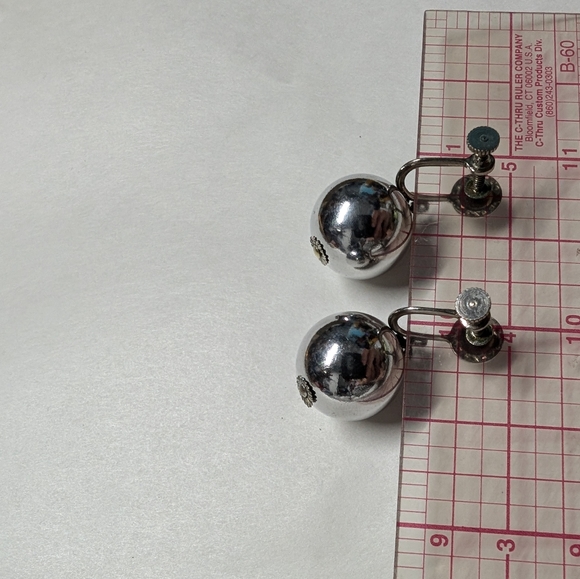 Vintage silver ball earrings screw on - Picture 3 of 7